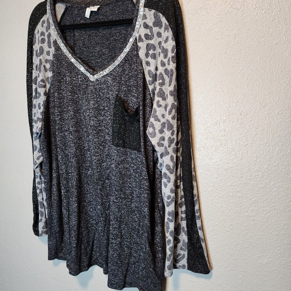 Cato Plus Size 22/24W Charcoal Gray Leopard Raglan Top - Sequin V-Neck